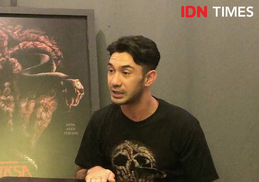 Reza Rahadian saat ditemui di kawasan Jakarta Selatan pada Rabu (27/3/2024) (IDN Times/Elizabeth Chiquita)