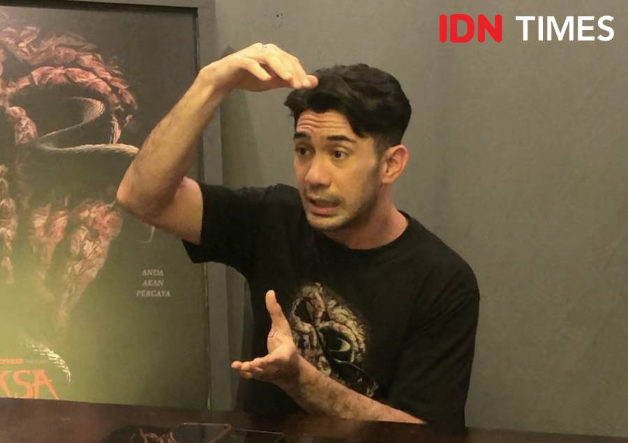 Reza Rahadian saat ditemui di kawasan Jakarta Selatan pada Rabu (27/3/2024) (IDN Times/Elizabeth Chiquita)