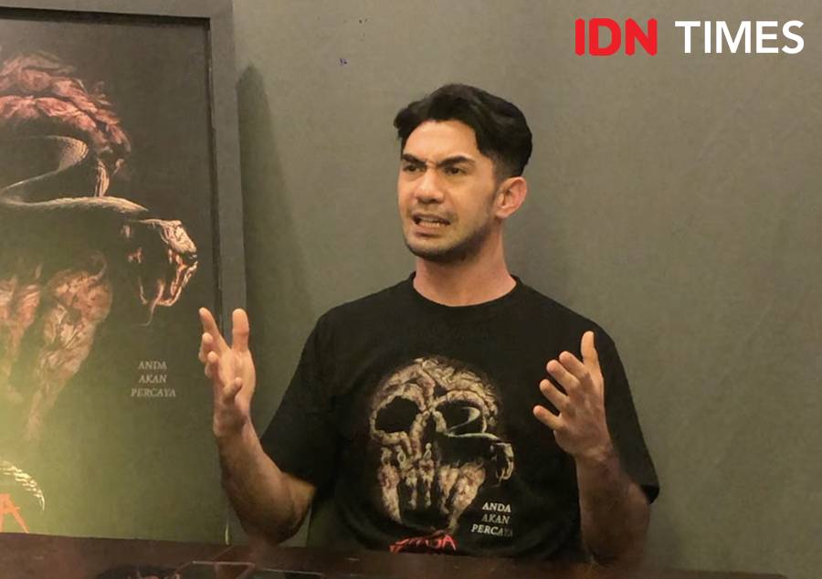 Reza Rahadian saat ditemui di kawasan Jakarta Selatan pada Rabu (27/3/2024) (IDN Times/Elizabeth Chiquita)