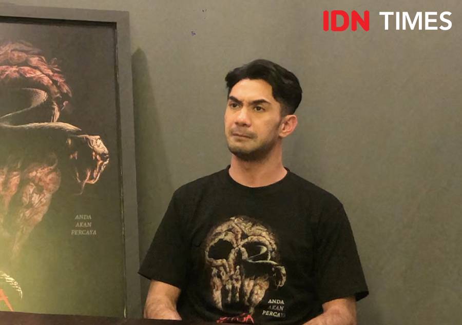 Reza Rahadian saat ditemui di kawasan Jakarta Selatan pada Rabu (27/3/2024) (IDN Times/Elizabeth Chiquita)