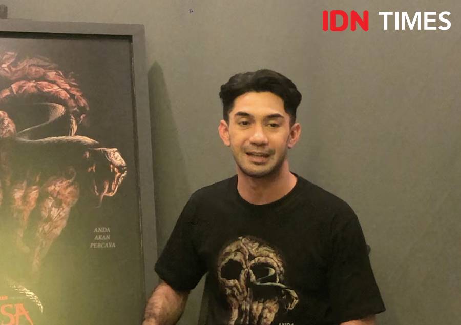 Reza Rahadian saat ditemui di kawasan Jakarta Selatan pada Rabu (27/3/2024) (IDN Times/Elizabeth Chiquita)