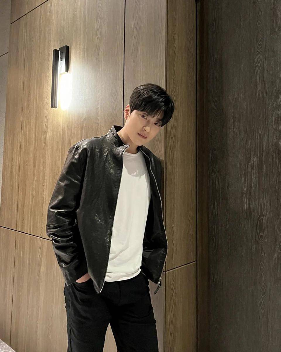 outfit bukber non formal (instagram.com/ssangear1004)