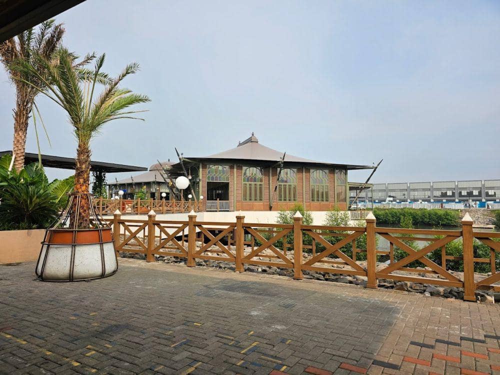 Batavia PIK (google.com/kevinarf)