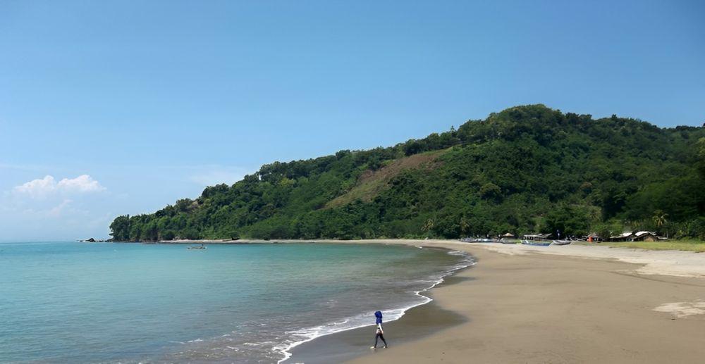 wisata Pantai Pelabuhan Ratu, Sukabumi-Jawa Barat (google.com/maps/enjoy game)
