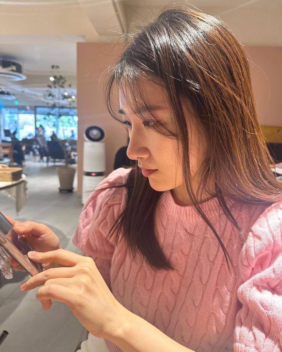 Yoonha (instagram.com/yiiyoonha)
