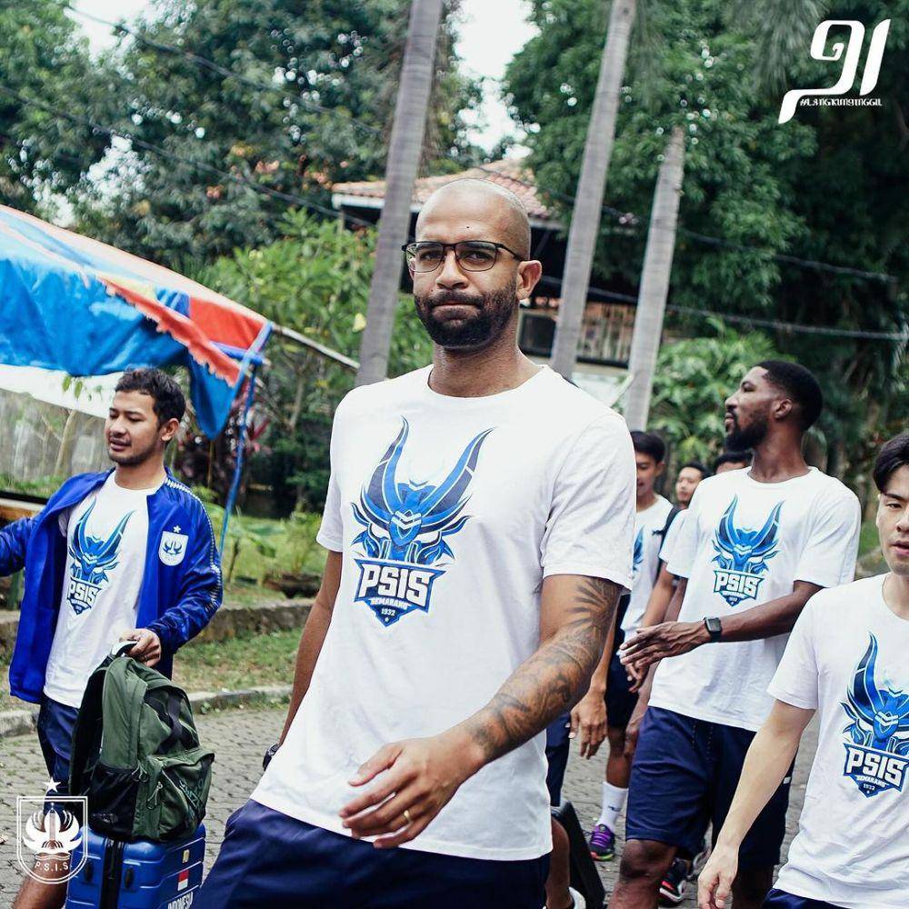 Para pemain PSIS Semarang berangkat ke Yogyakarta untuk menghadapi pertandingan melawan Barito Putera. (dok. PSIS)