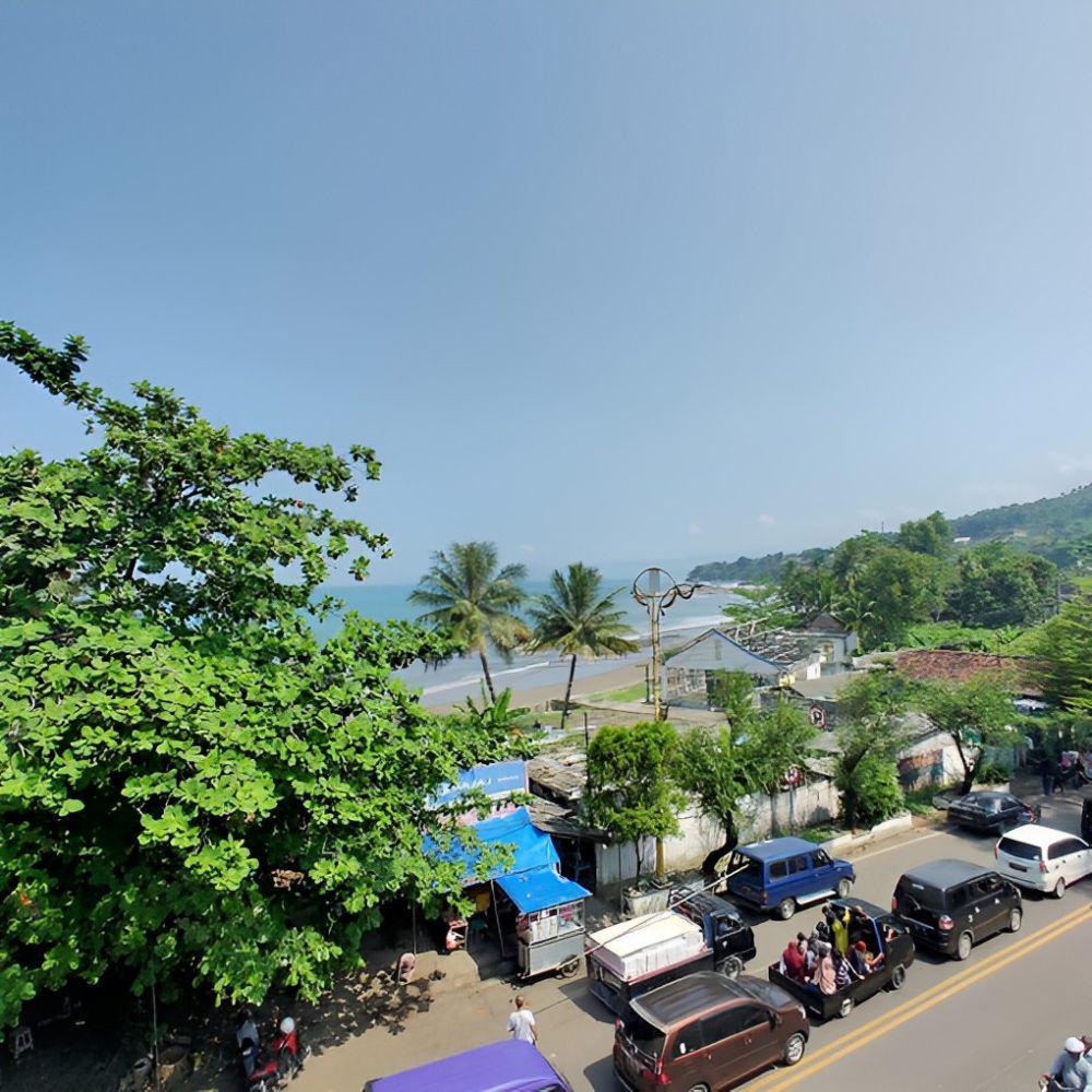 Pantai Pelabuhan Ratu, Sukabumi (google.com/maps/E Loeminto)