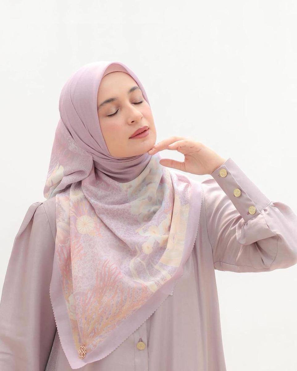 gaya makeup flawless ala Shireen Sungkar (instagram.com/shireensungkar)