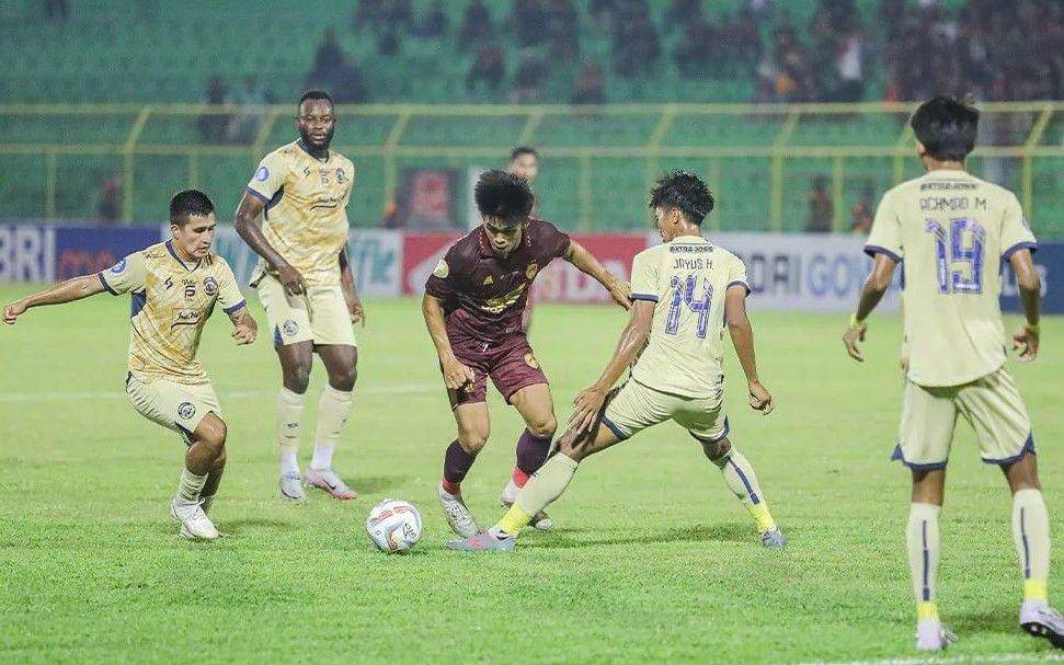 Arema FC dalam laga menghadapi PSM Makassar pada putaran pertama Liga 1 2023/2024. (instagram.com/psm_makassar)