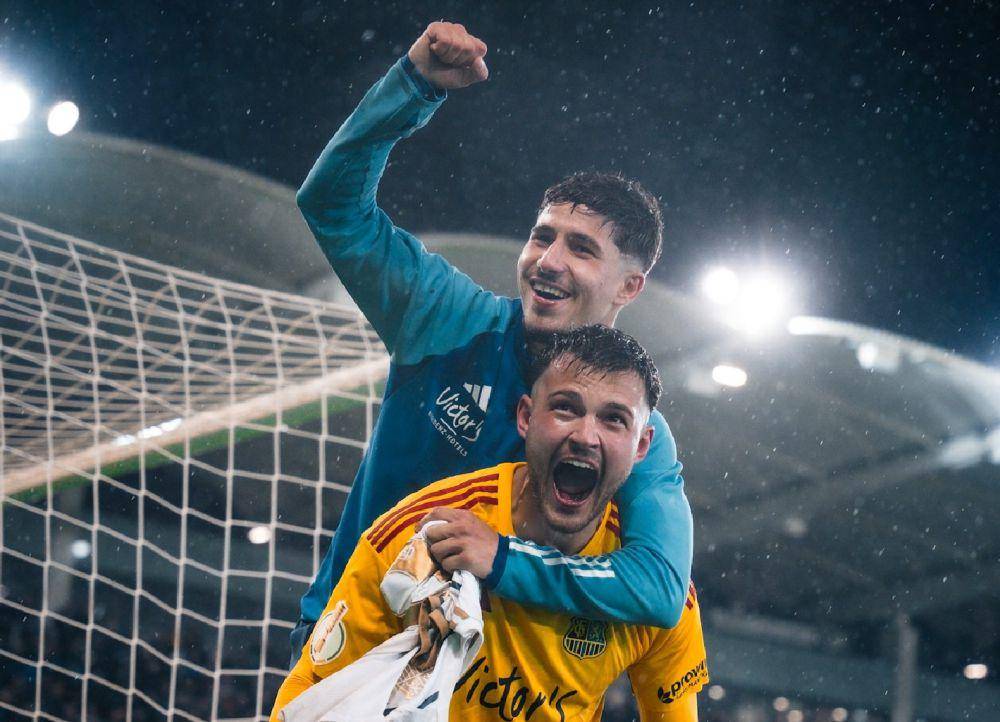 Pemain FC Saarbrücken saat merayakan kemenangan. (instagram.com/dfb_pokal)