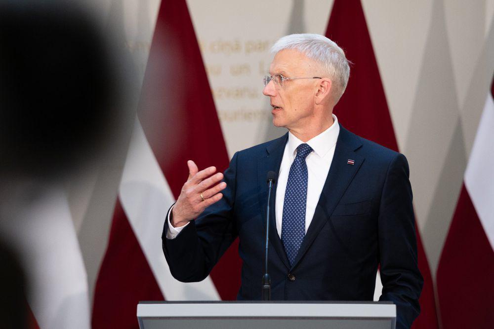 Skandal Penerbangan, Menlu Latvia Mengundurkan Diri