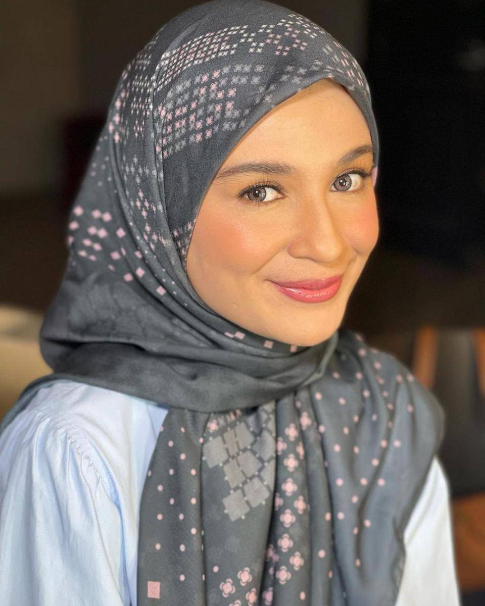 gaya makeup flawless ala Shireen Sungkar (instagram.com/shireensungkar)