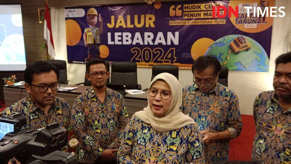 Kepala Balai Besar Pelaksana Jalan Nasional Jawa Tengah dan Yogyakarta Rien Marlia saat menyampaikan data kerusakan jalan mudik sepanjang wilayah Pantai Utara. (IDN Times/Fariz Fardianto)