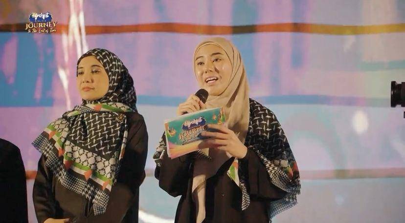potret Irish Bella cs bacakan puisi untuk Palestina (Instagram.com/fenitarie)