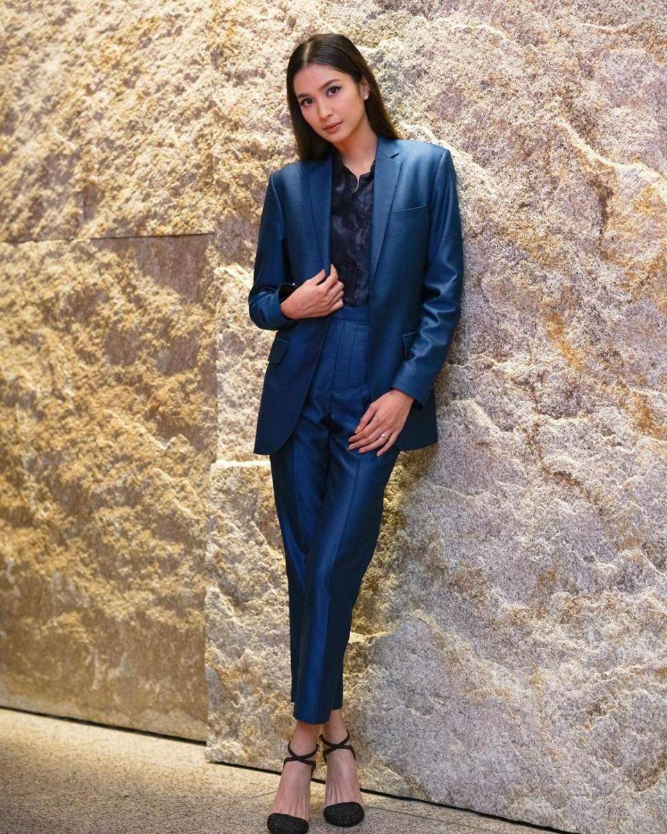 Baju biru Mikha Tambayong (instagram.com/mikatambayong)