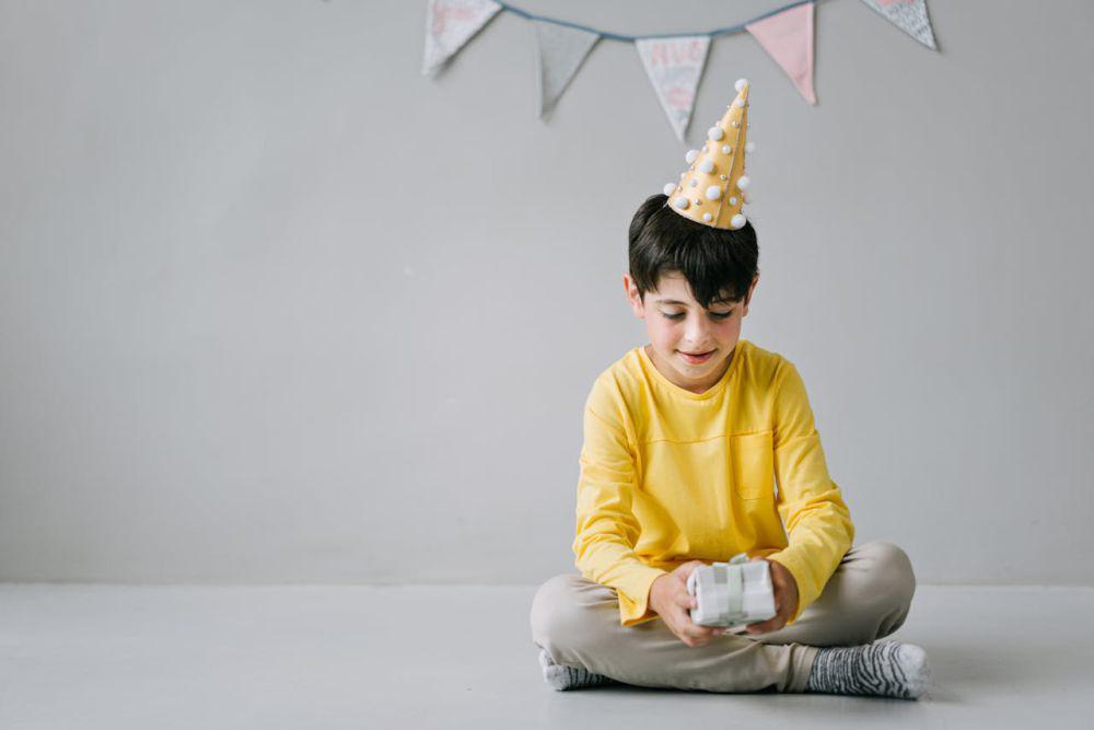 Ilustrasi anak mendapat hadiah (Pexels.com/Ivan Samkov)