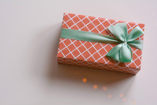 5 Ide Kado Valentine Unik untuk Sahabat, Biar Makin Solid!
