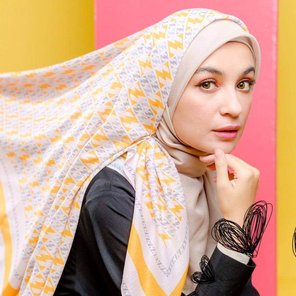 gaya makeup flawless ala Shireen Sungkar (instagram.com/shireensungkar)