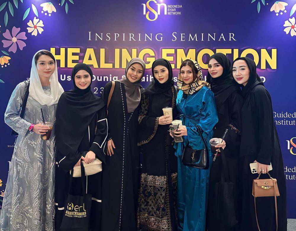 Inspirasi abaya Dara Arafah (Instagram.com/daraafah)