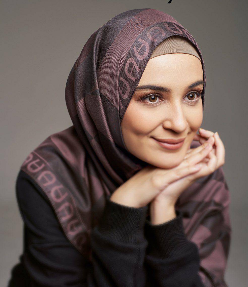gaya makeup flawless ala Shireen Sungkar (instagram.com/shireensungkar)