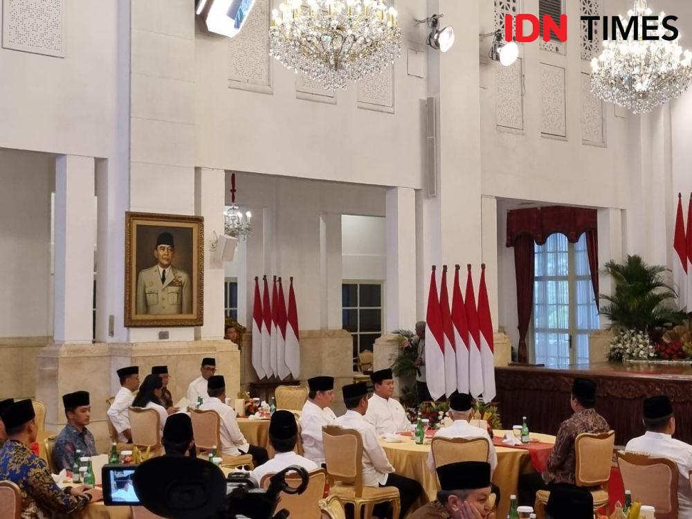 Jokowi Duduk Satu Meja Bareng Prabowo di Buka Bersama Menteri Kabinet