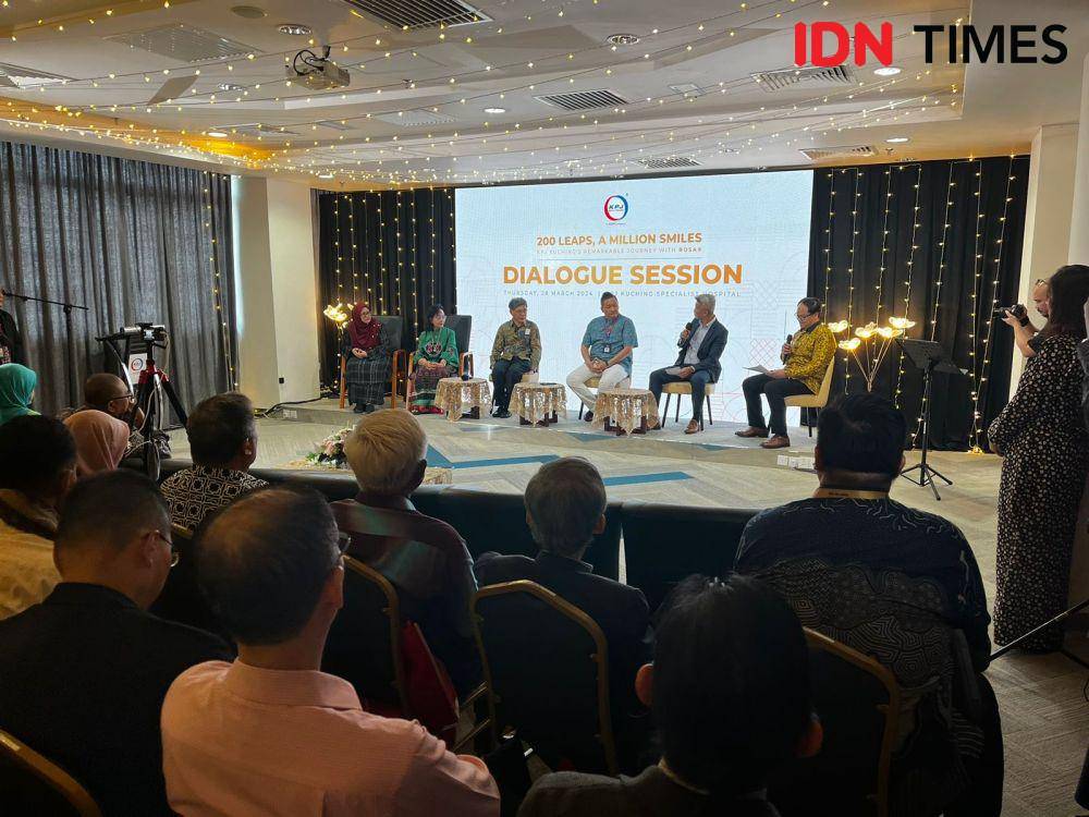 Sesi diskusi dengan para pasien pembedahan lutut dengan robot. (IDN Times/Teri).