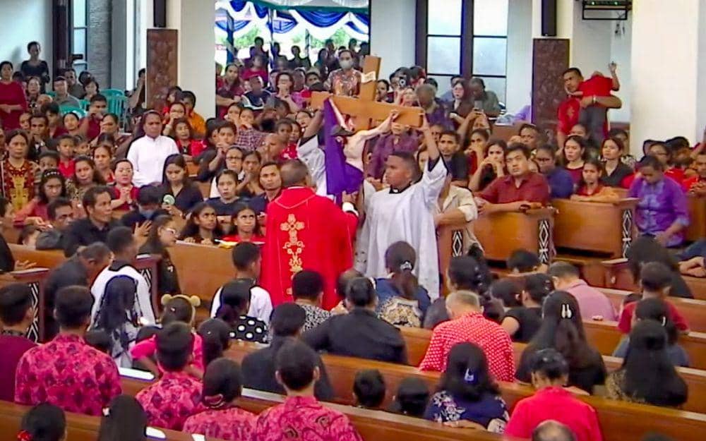 Perayaan misa Jumat Agung di Gereja Katedral Tiga Raja, Timika, Papua Tengah, Jumat (29/3/2024). (IDN Times/Istimewa)