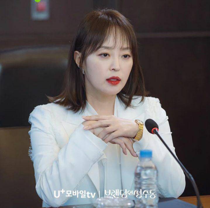 Ahn Yeon Hong di Branding in Seongsu (instagram.com/uplus_mobiletv)