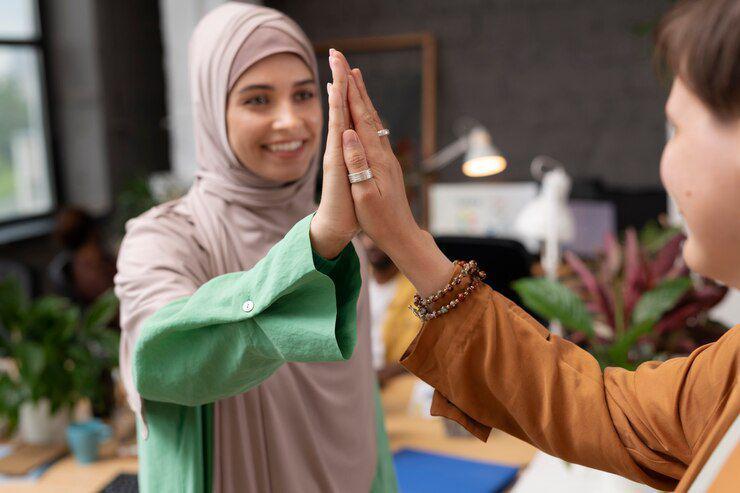 5 Bahan Obrolan Menyambut Saudara yang Baru Tiba Mudik