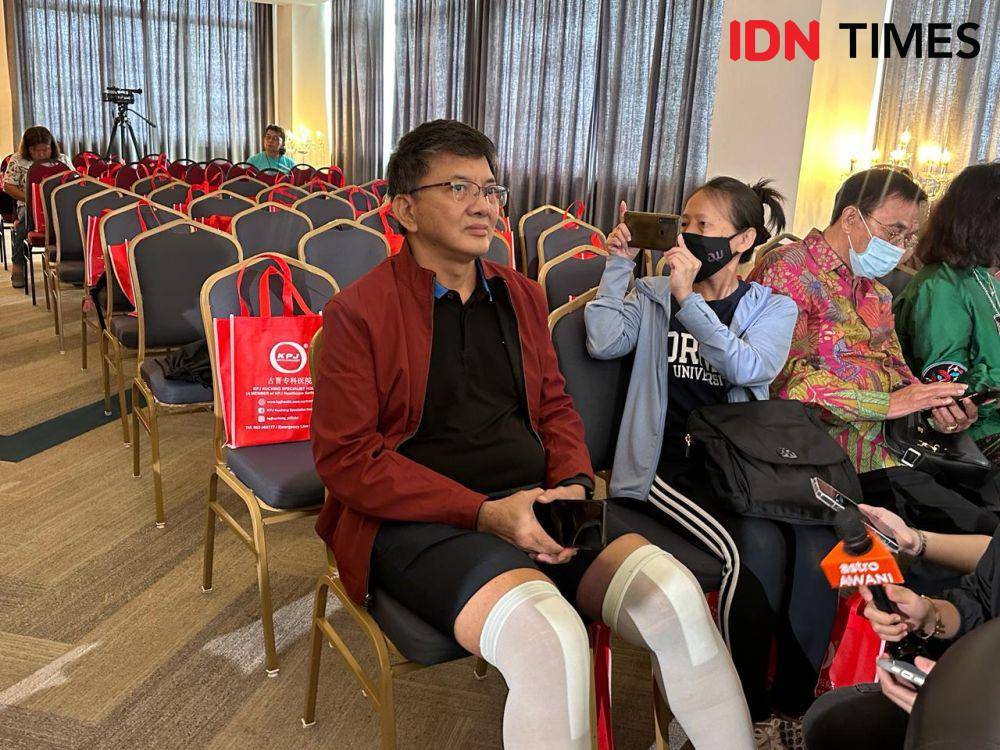 Pasien dari Pontianak melakukan operasi lutut dengan robot. (IDN Times/Teri).