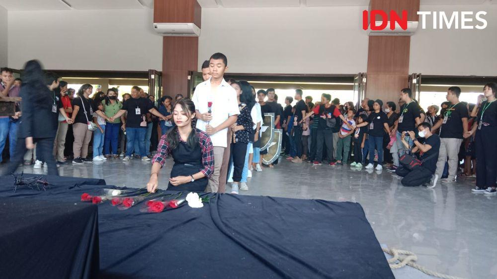 Potret Jalan Salib Gereja Bongsari Semarang, Pemeran Yesus Dilumuri Madu