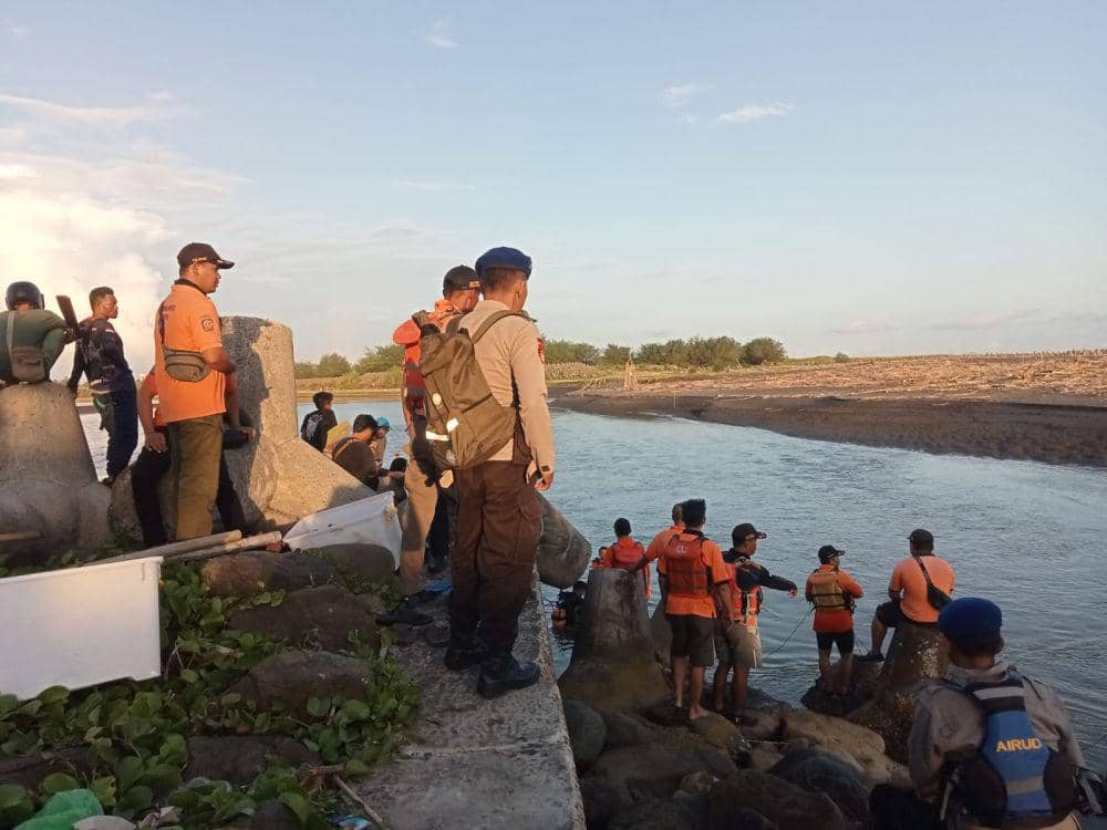 Pencarian korban tenggelam di muara Sungai Serang Kulon Progo. (Dok. Istimewa)