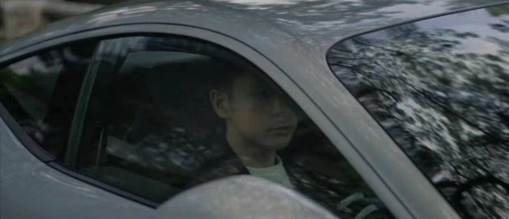 Suami Sandra Dewi membintangi iklan Ferrari Roma (YouTube/Prestige Indonesia)