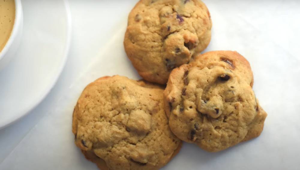 kurma butter cookies (YouTube/Bincy Chris)