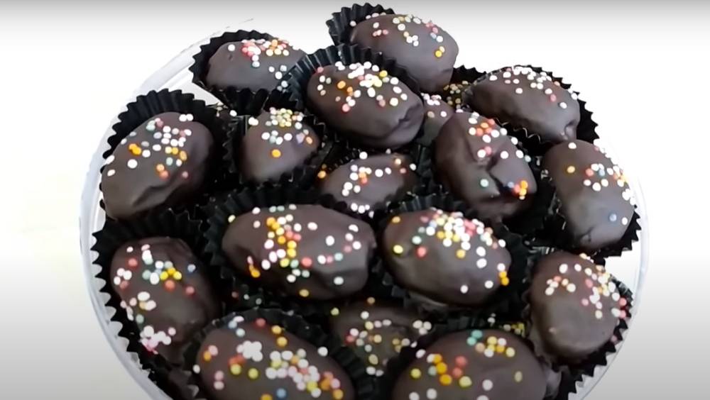 kurma isi keju balut cokelat sprinkle (YouTube.com/Rika Andriani Channel)