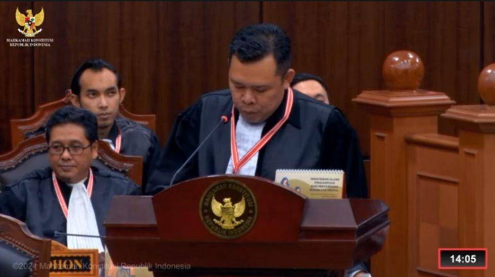 Kuasa hukum Komisi Pemilihan Umum (KPU), Hifdzil Alim ketika membacakan jawaban di ruang sidang MK. (Tangkapan layar YouTube MK)