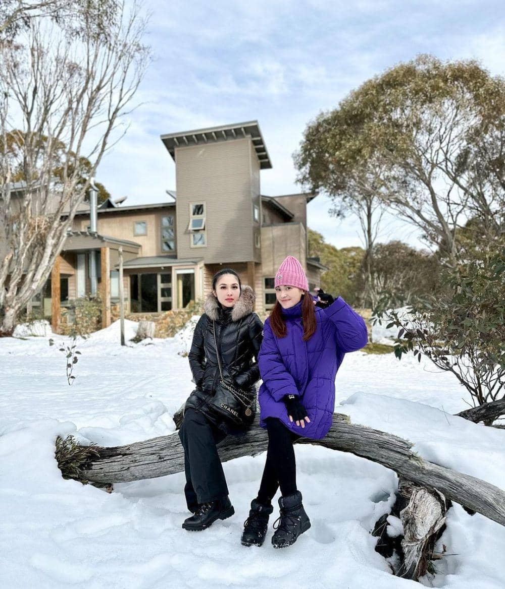 Potret Sandra Dewi liburan ke Mount Hotham, Australia (Instagram.com/sandradewi88)