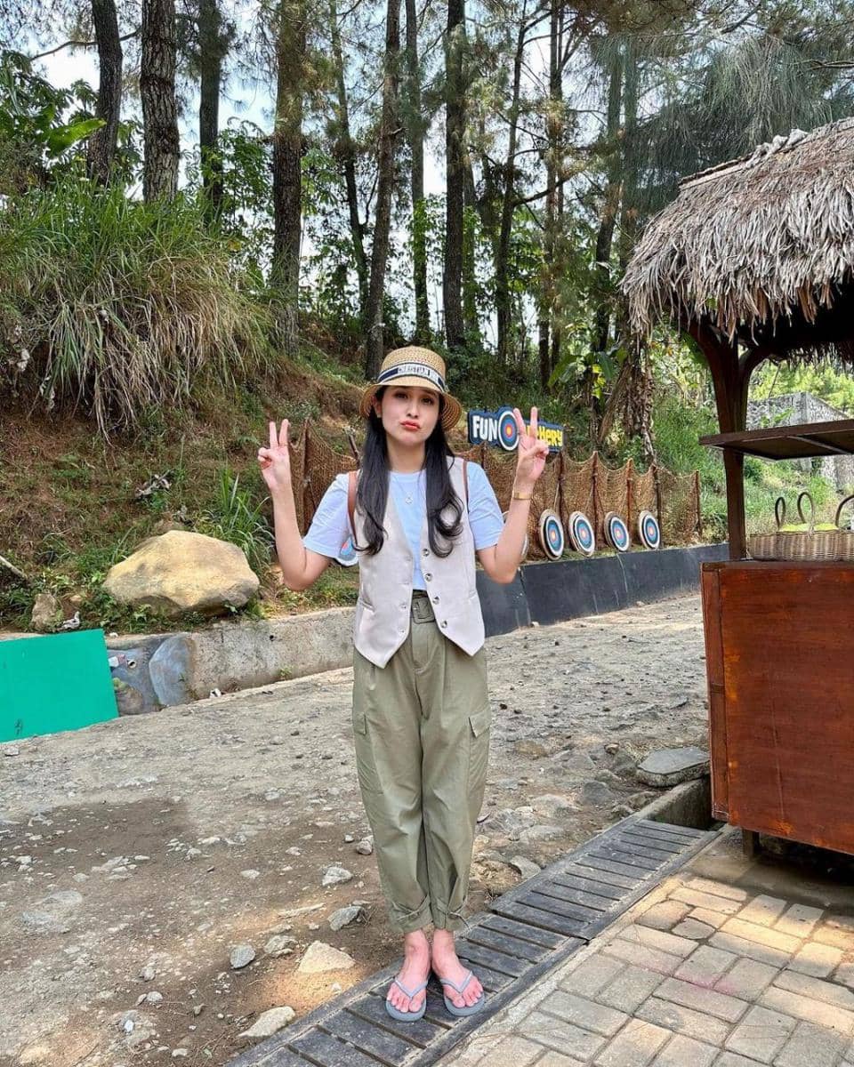 Potret Sandra Dewi liburan ke Cimory Bogor (Instagram.com/sandradewi88)
