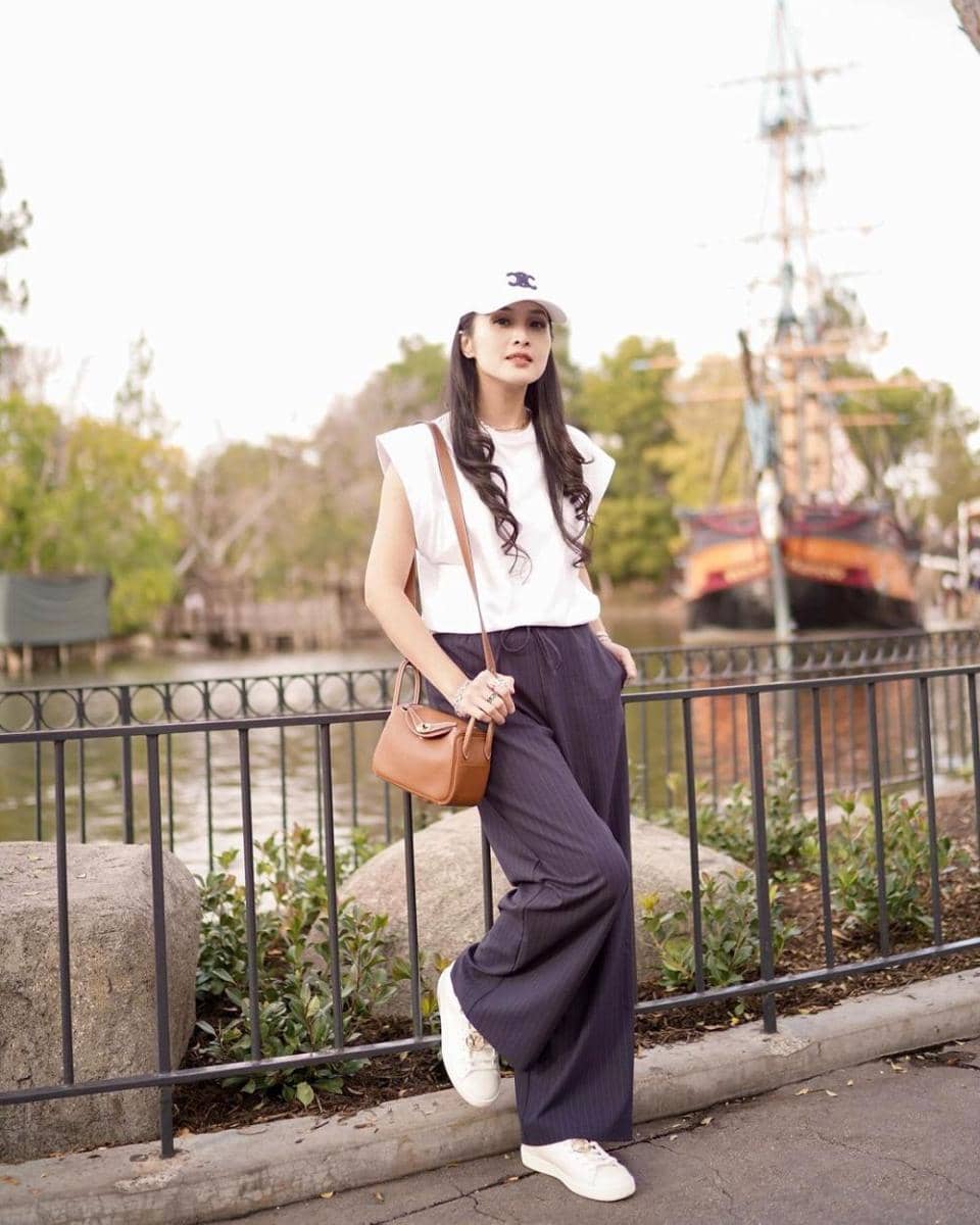 Potret Sandra Dewi liburan ke Disneyland California (Instagram.com/sandradewi88)