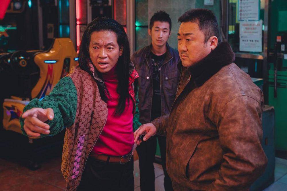 cuplikan Park Ji Hwan dan Ma Dong Seok di film The Roundup: Punishment (instagram.com/ba_enter)