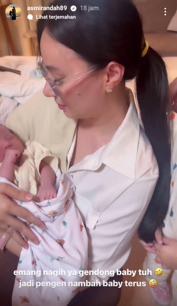 potret Asmirandah jenguk Jessica Mila dan Baby Kyarra (instagram.com/asmirandah89)