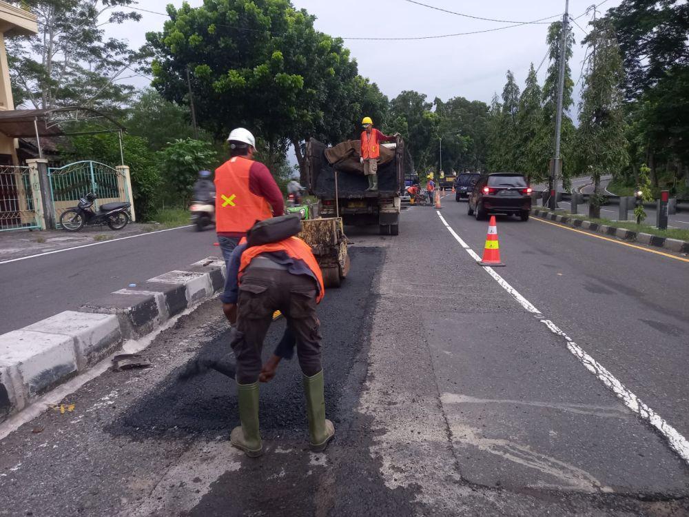 Pengembang Tol Jogja-Solo Tambal Jalan di Ringroad Trihanggo Sleman