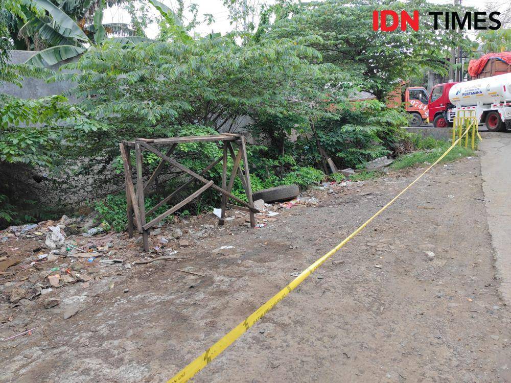 TKP anggota TNI ditemukan bersimbah darah di Bekasi. (IDN Times/Imam Faishal)