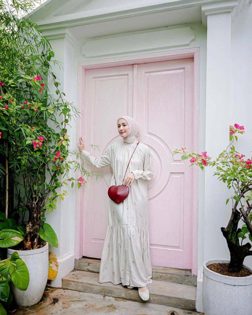 outfit silaturahmi (instagram.com/megaiskanti)