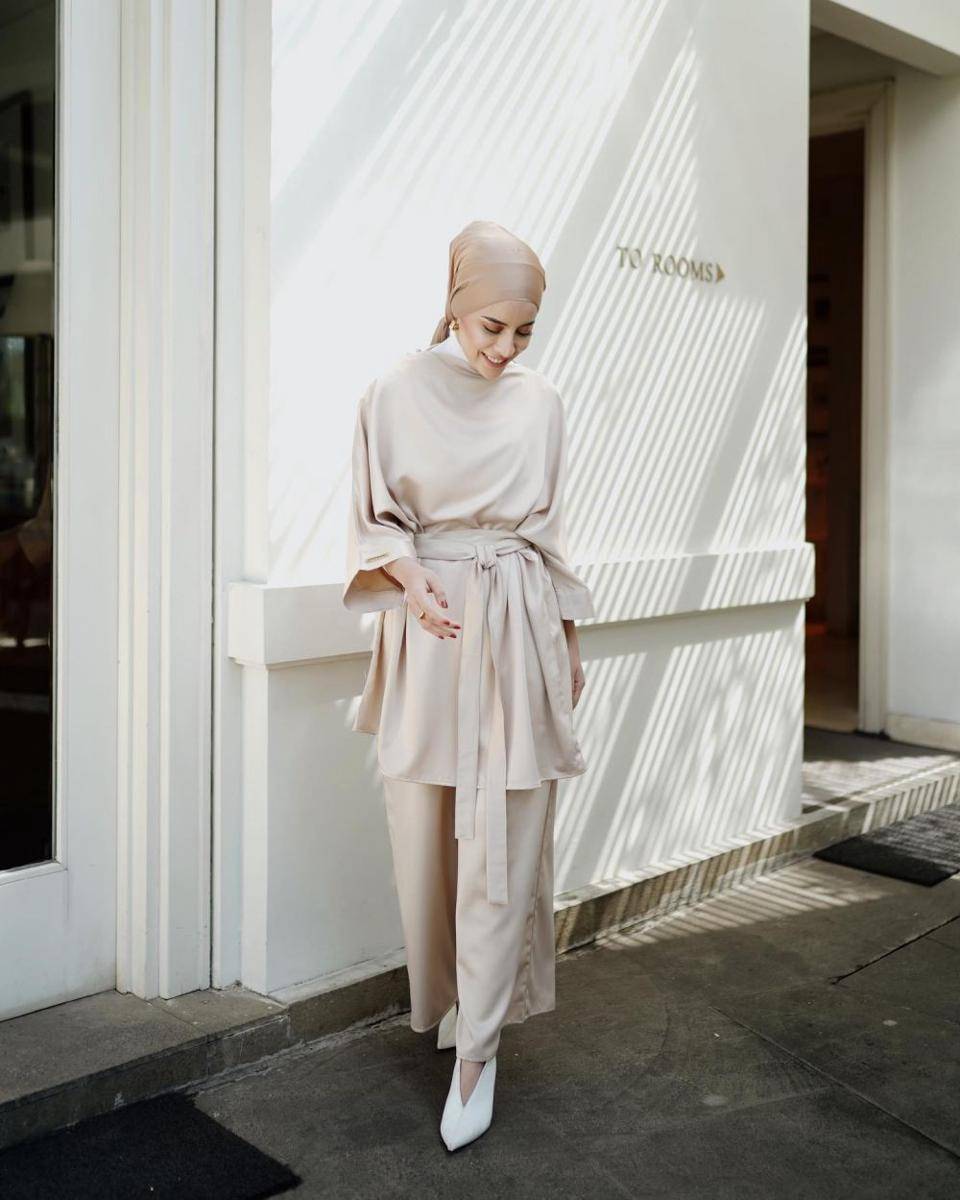 Inspirasi Baju Lebaran dari Sylmibasic, Brand Aghnia Punjabi (instagram.com/sylmi.signature)