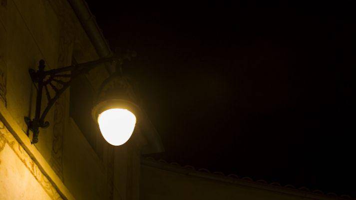 lampu di rumah (freepik.com/freepik)