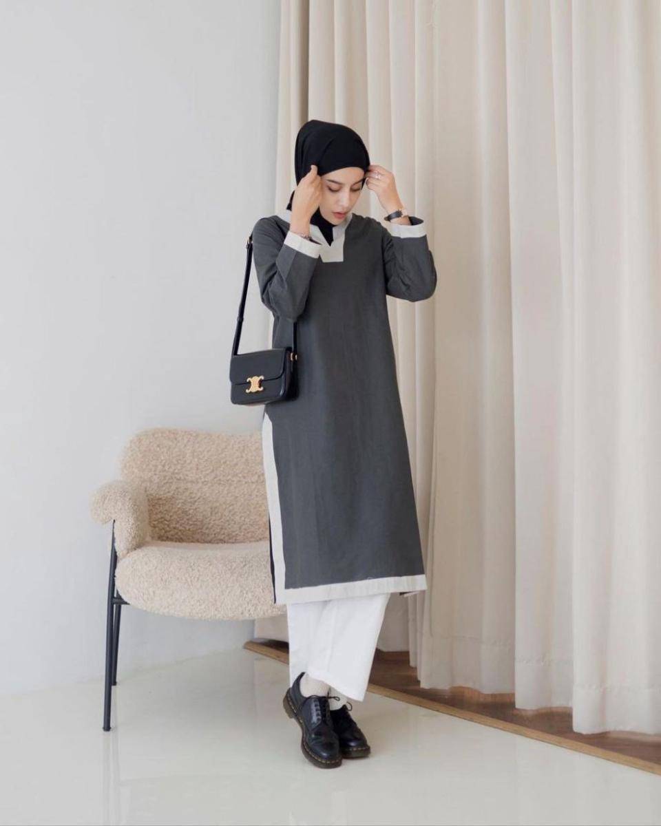 inspirasi padu padan hijab hitam ala Aghnia Punjabi (instagram.com/emyaghnia)
