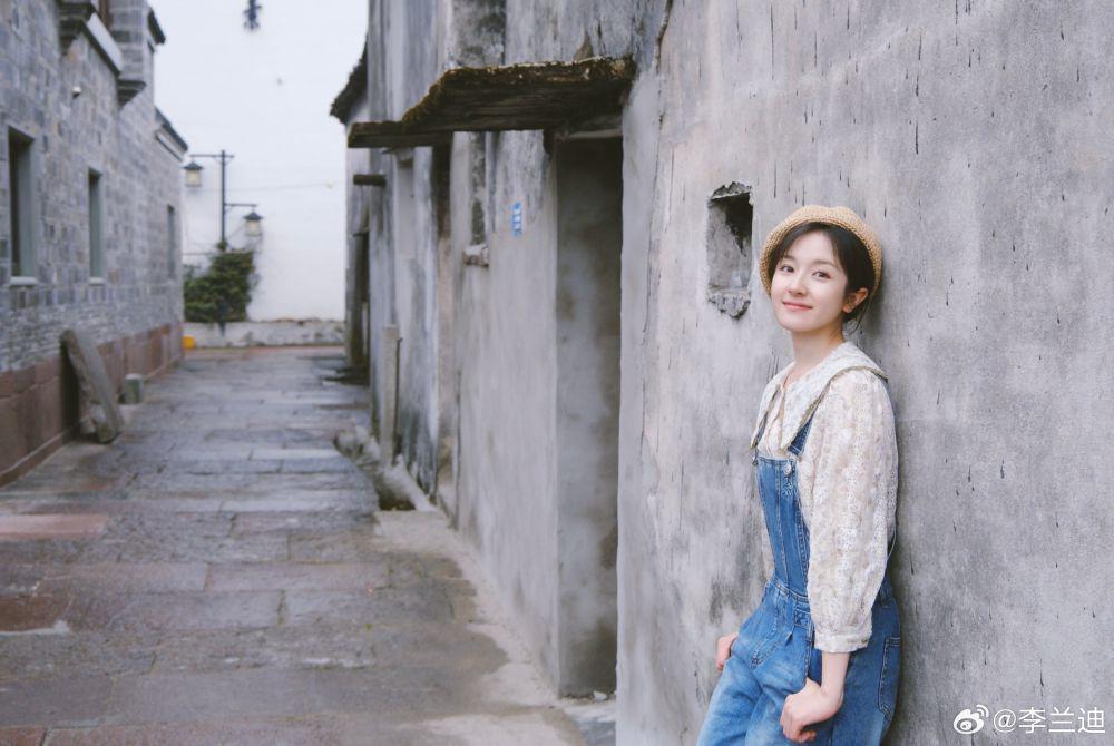 9 Ide OOTD ala Li Landi Pemeran Drama China Angel Fall Sometimes