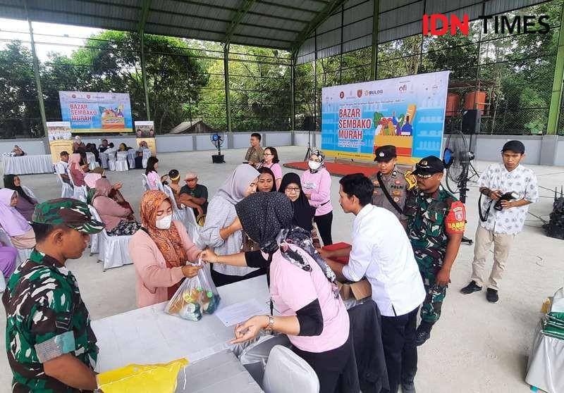 Bazar Sembako Murah bagi masyarakat IKN (IDN Times/Ervan)