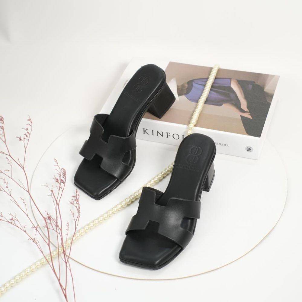 rekomendasi sandal dan selop 2024 (instagram.com/bluebells.officials)